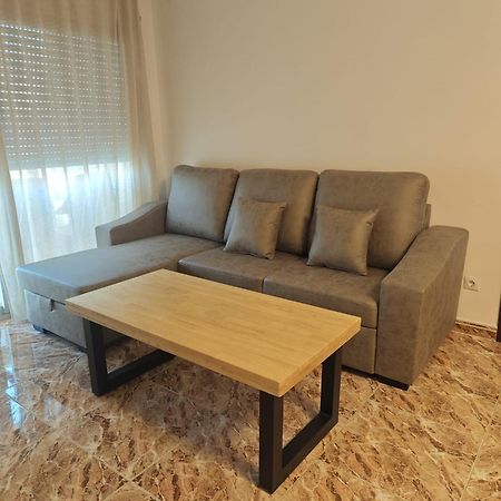Apartamento Paris Салоу Екстериор снимка