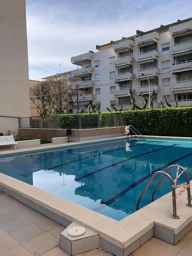 Apartamento Paris Салоу Екстериор снимка