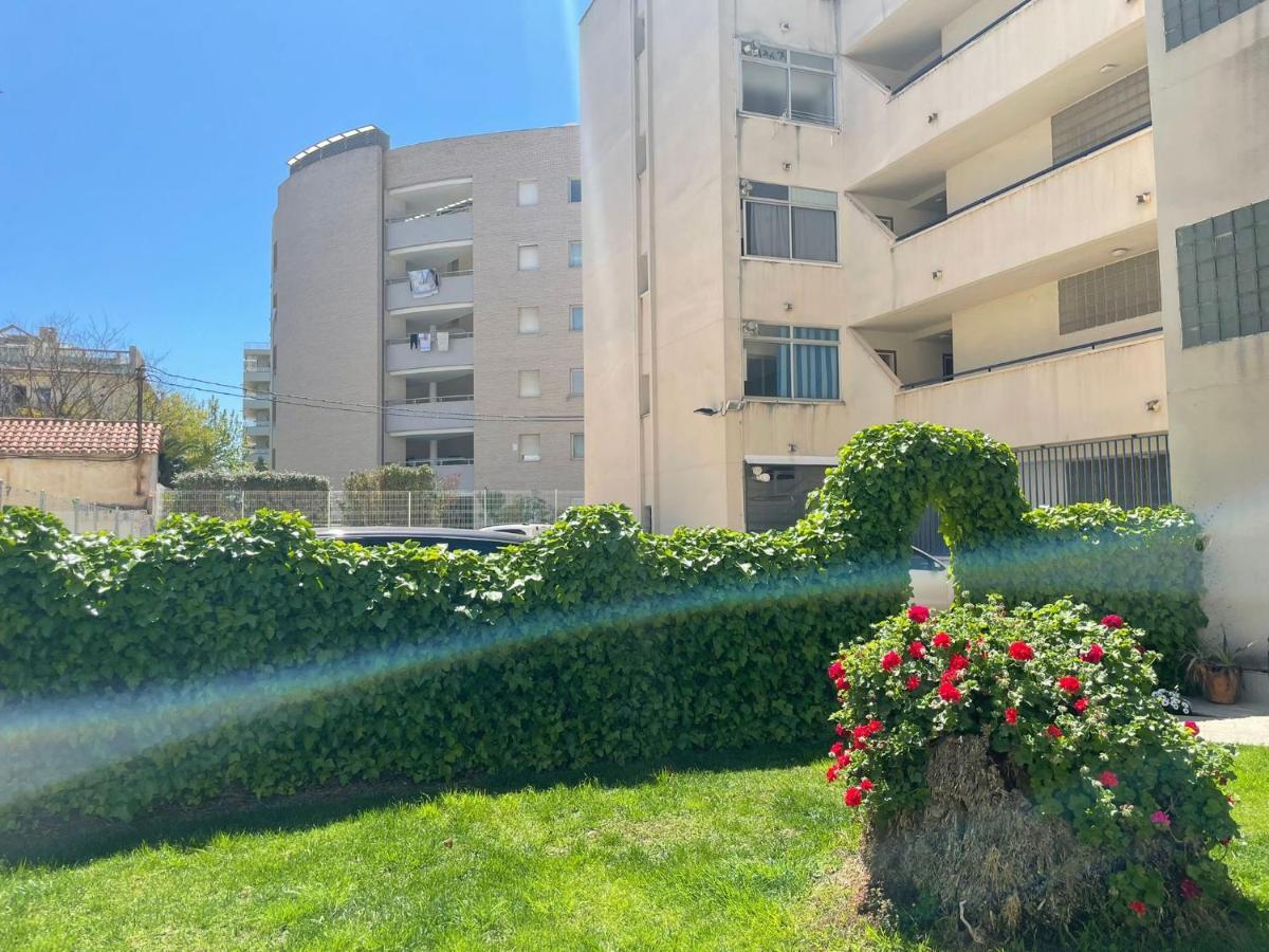 Apartamento Paris Салоу Екстериор снимка